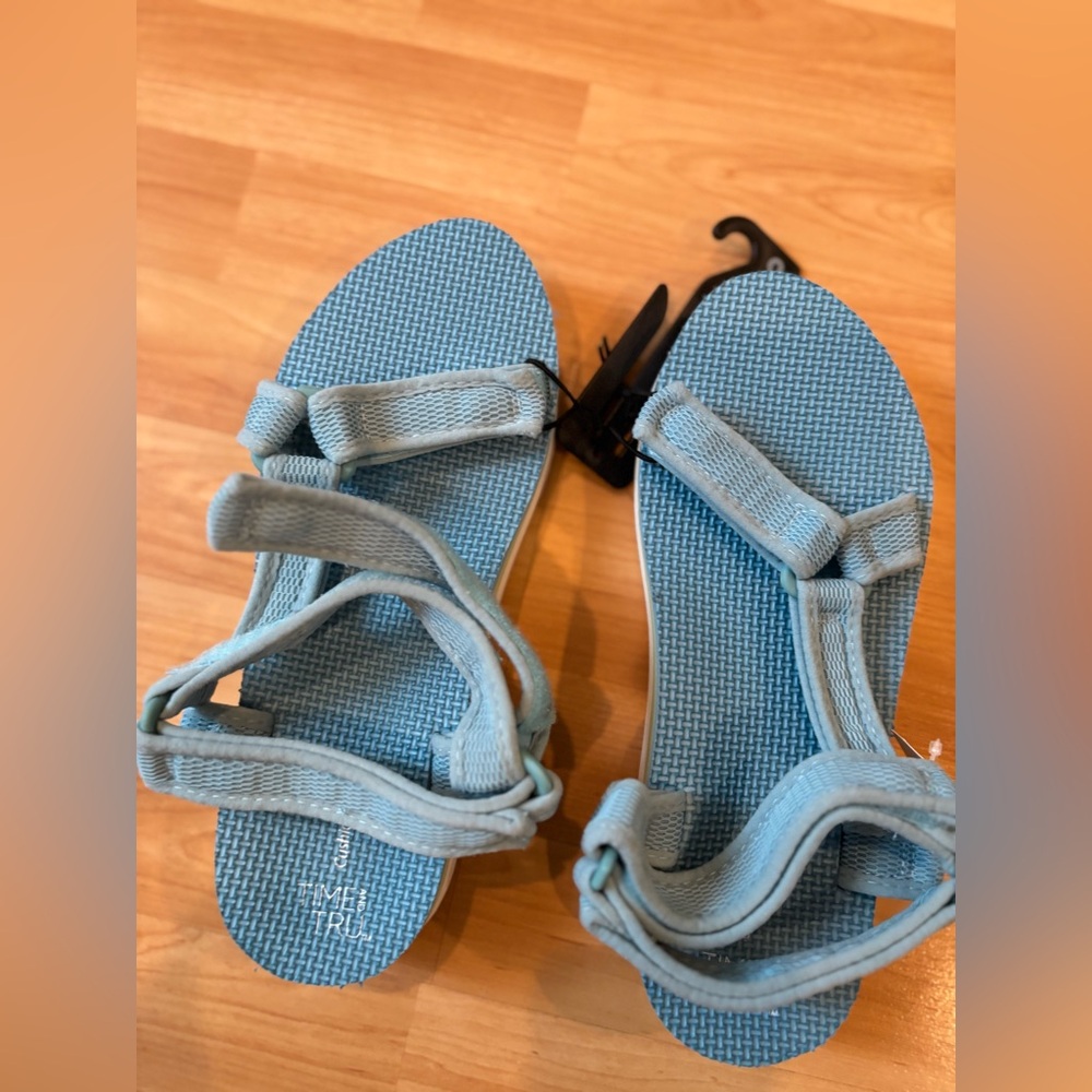 10/$20🔥Blue Time and True sandals‎